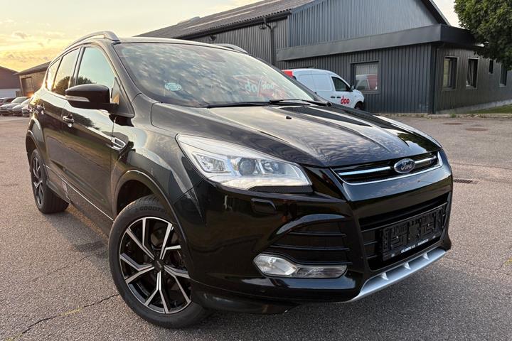 Sort Ford Kuga fra 2017