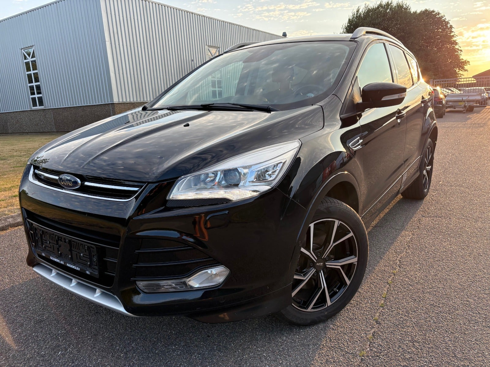 Sort Ford Kuga fra 2017