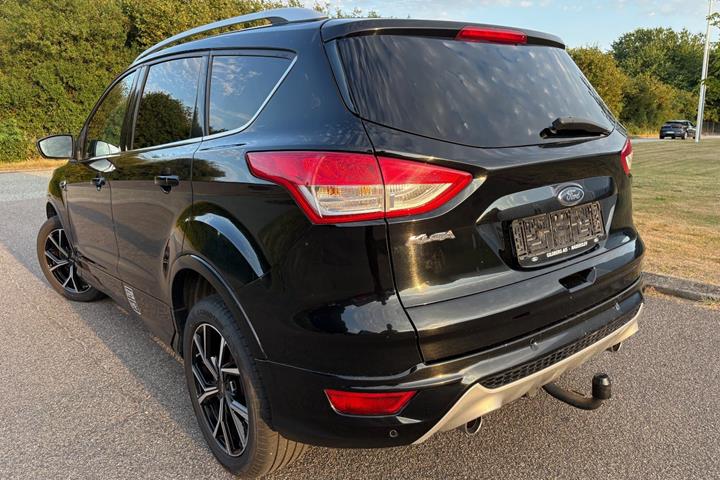 Sort Ford Kuga fra 2017