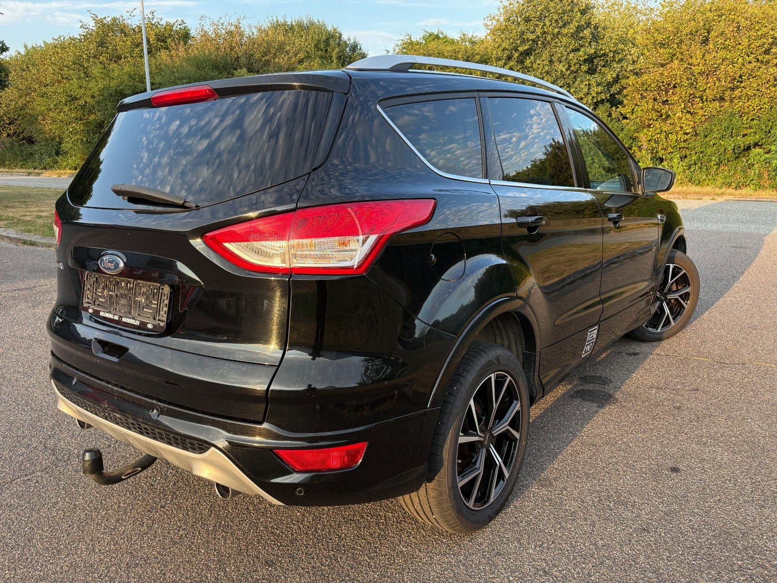 Sort Ford Kuga fra 2017