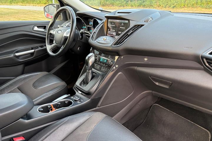 Sort Ford Kuga fra 2017
