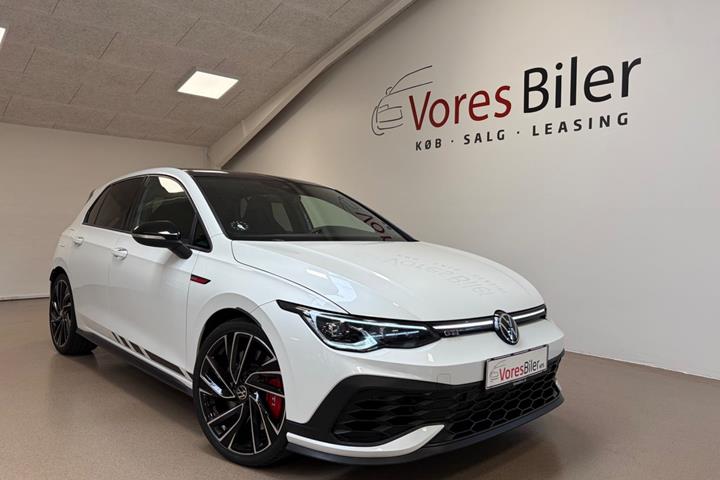 Hvid VW Golf VIII fra 2023