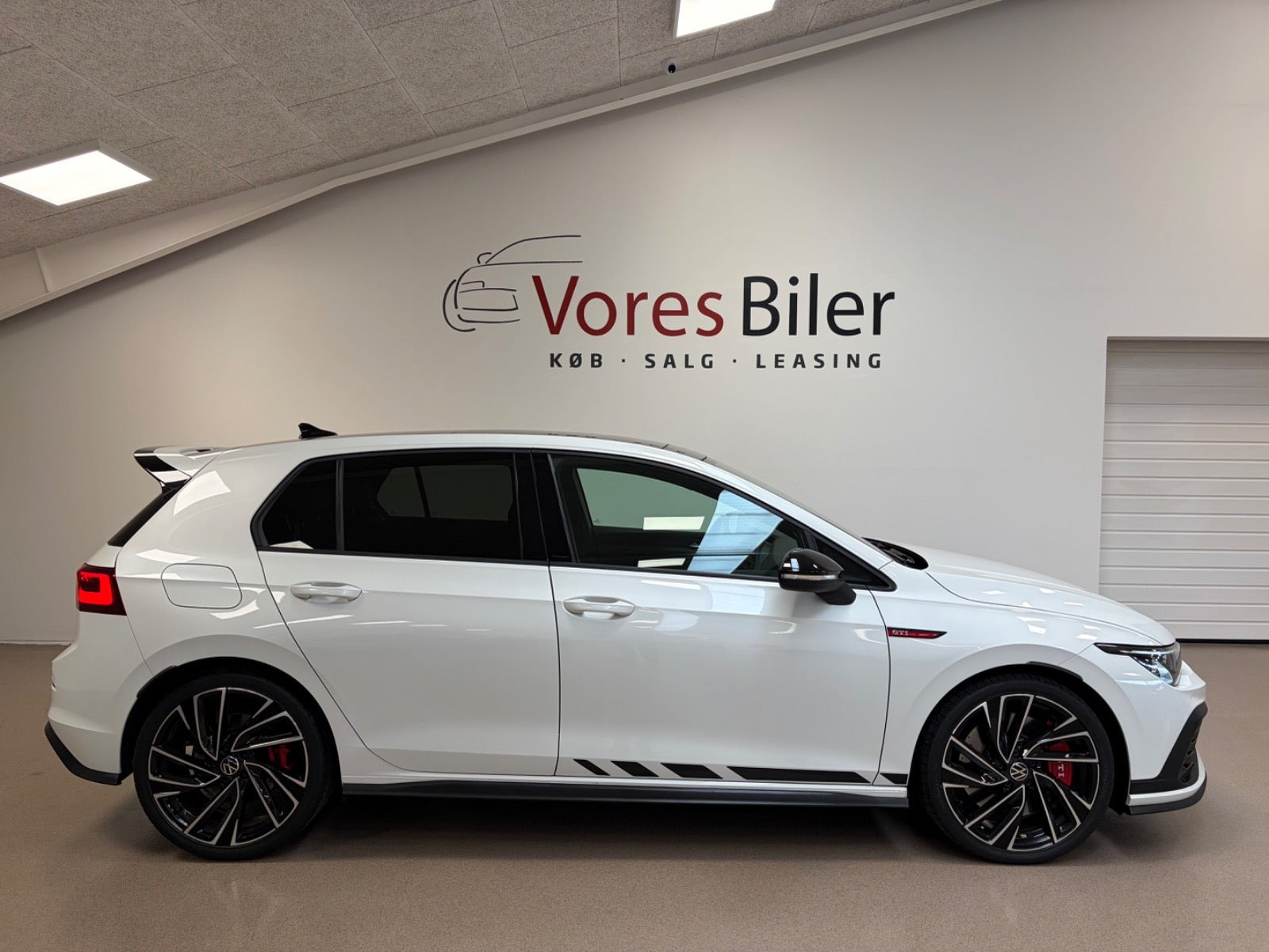 Hvid VW Golf VIII fra 2023