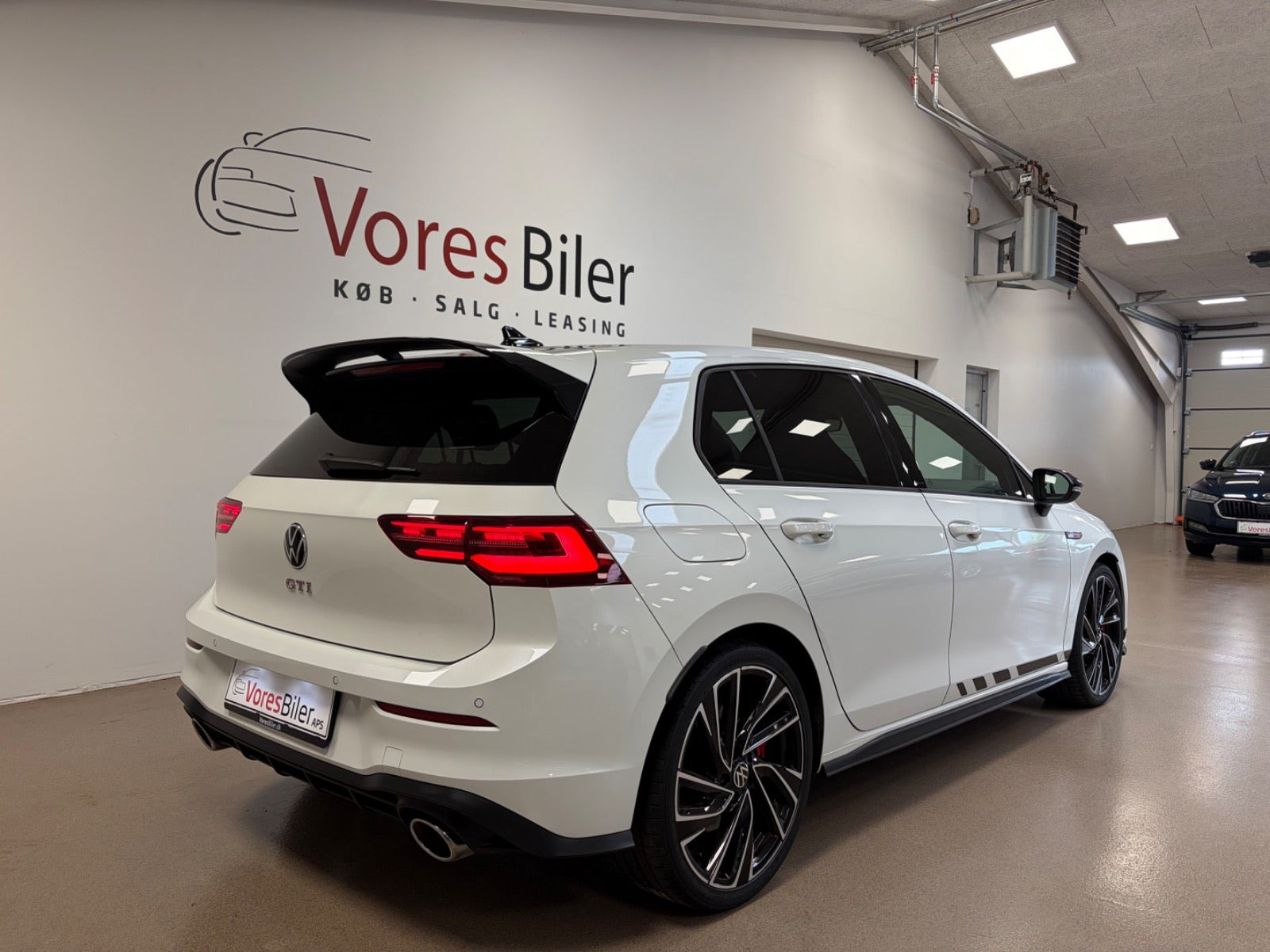 Hvid VW Golf VIII fra 2023