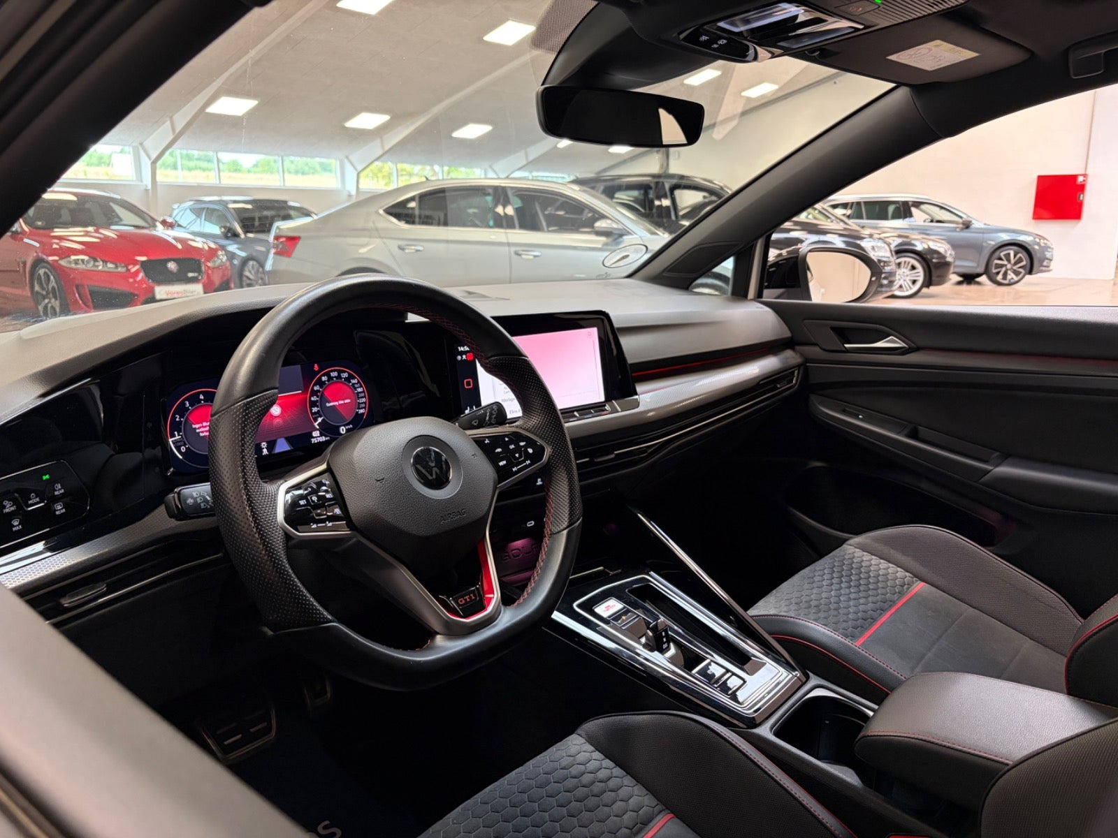 Hvid VW Golf VIII fra 2023