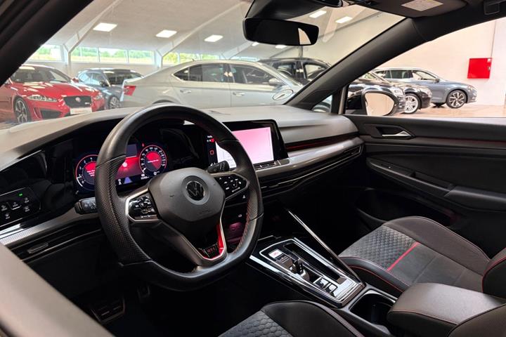 Hvid VW Golf VIII fra 2023