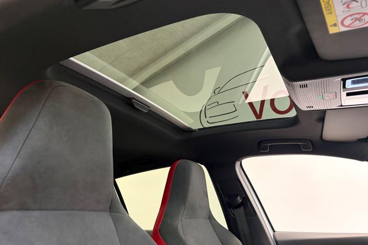 Hvid VW Golf VIII fra 2023