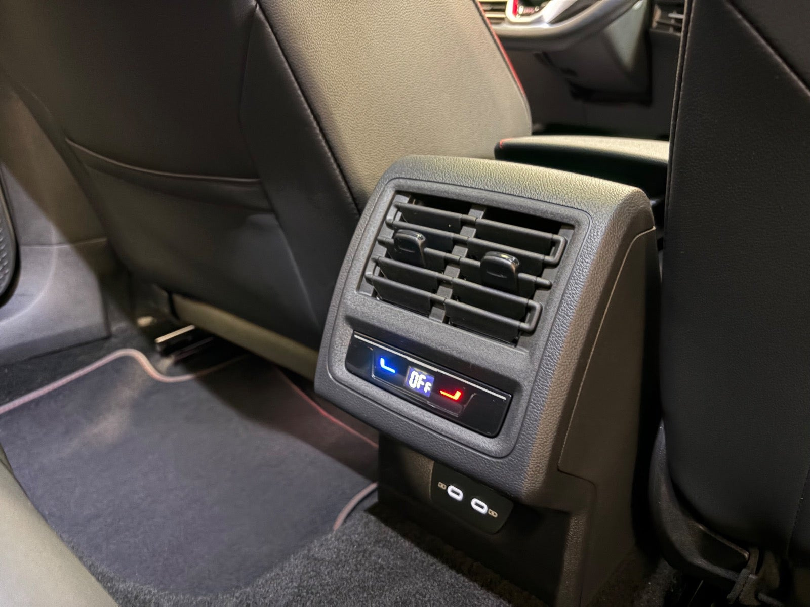 Hvid VW Golf VIII fra 2023