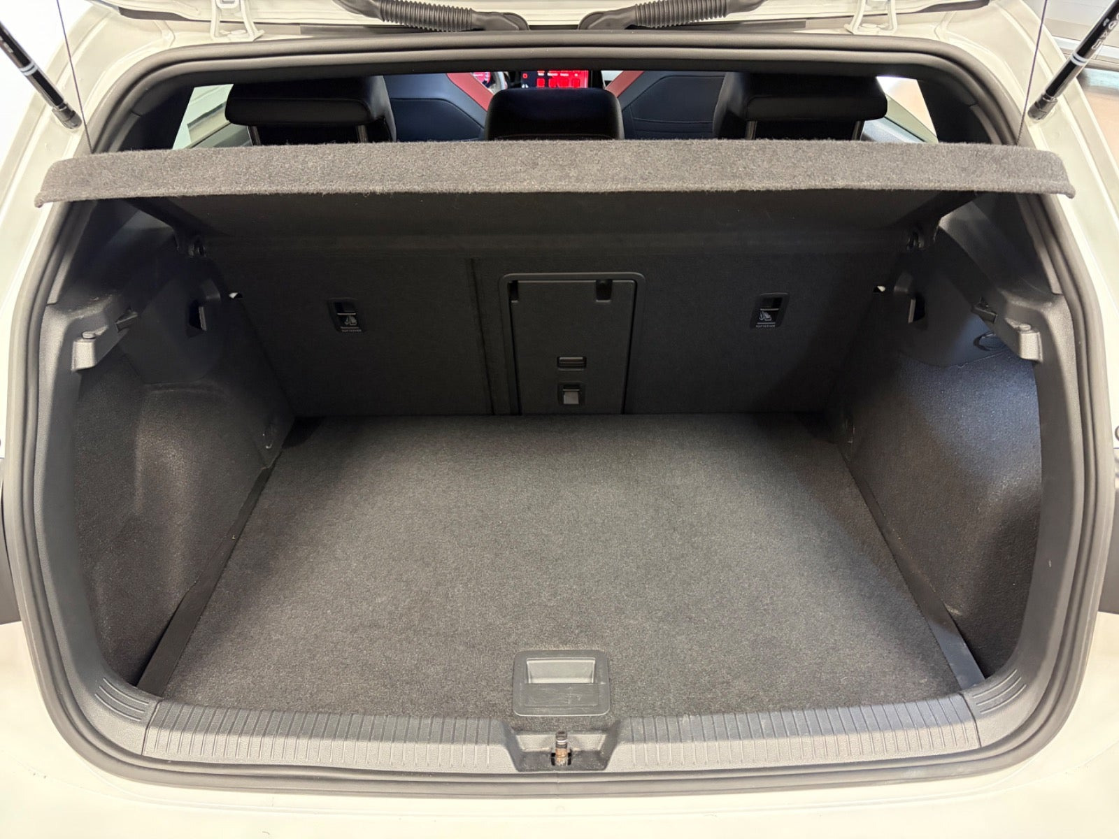 Hvid VW Golf VIII fra 2023
