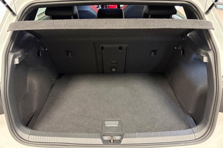Hvid VW Golf VIII fra 2023