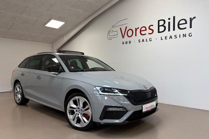Grå Skoda Octavia fra 2021