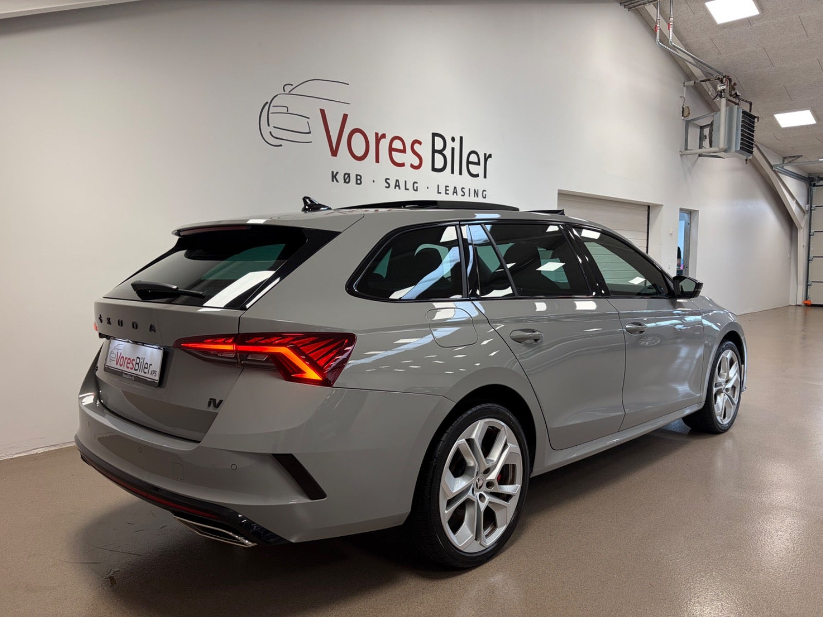 Grå Skoda Octavia fra 2021