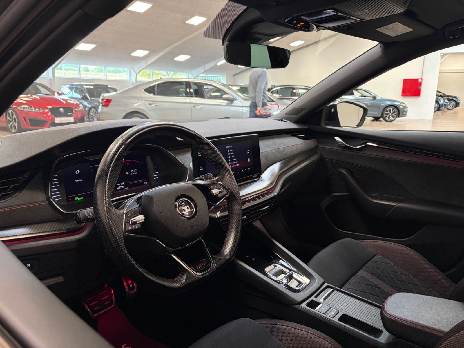 Grå Skoda Octavia fra 2021