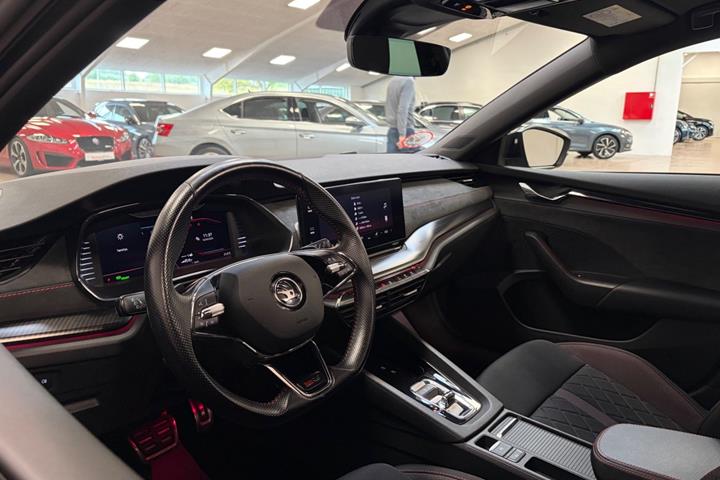 Grå Skoda Octavia fra 2021
