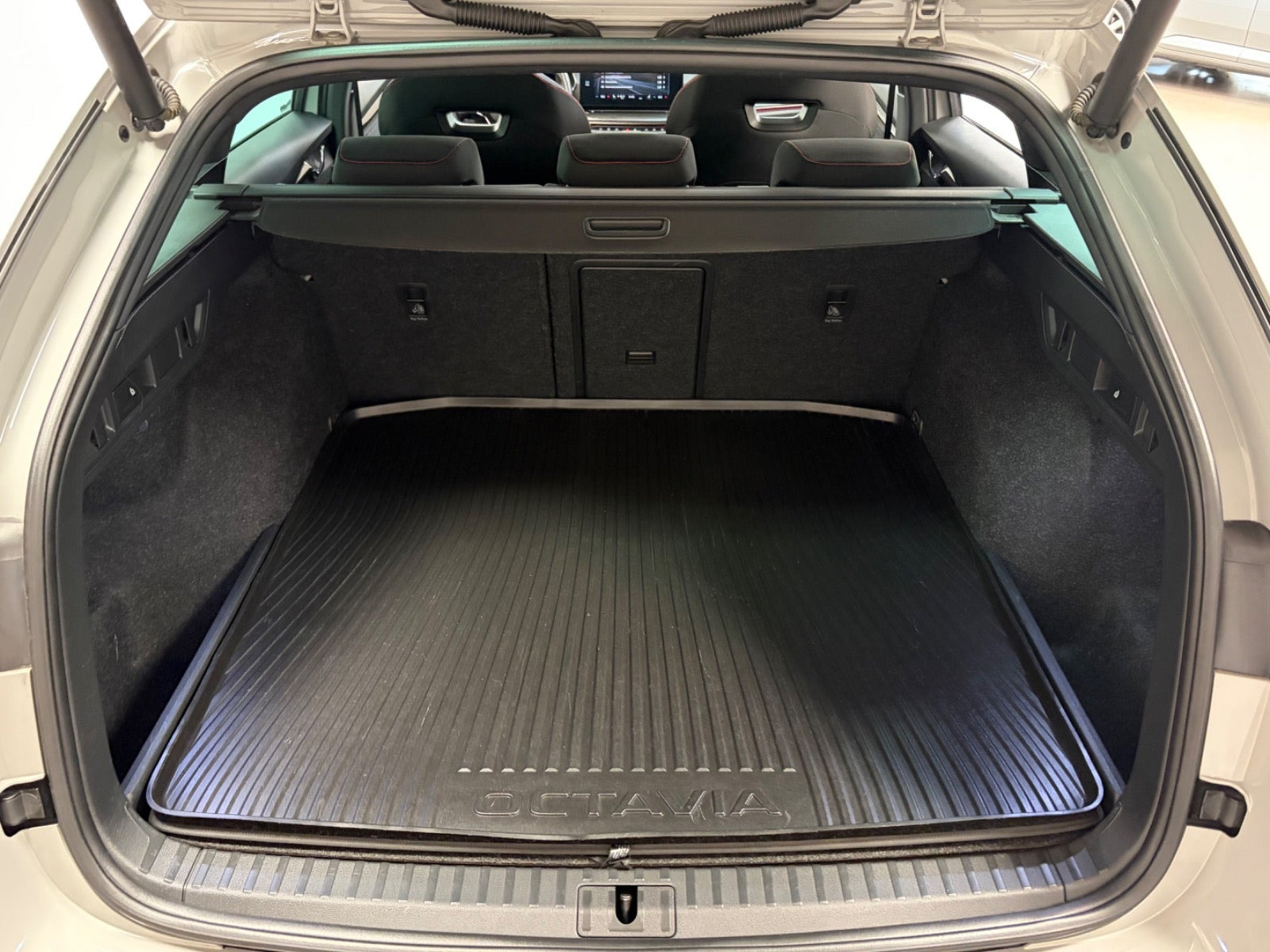 Grå Skoda Octavia fra 2021