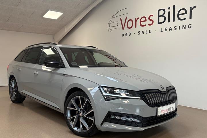 Grå Skoda Superb fra 2020