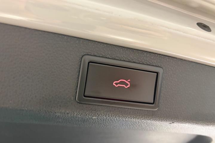 Grå Skoda Superb fra 2020