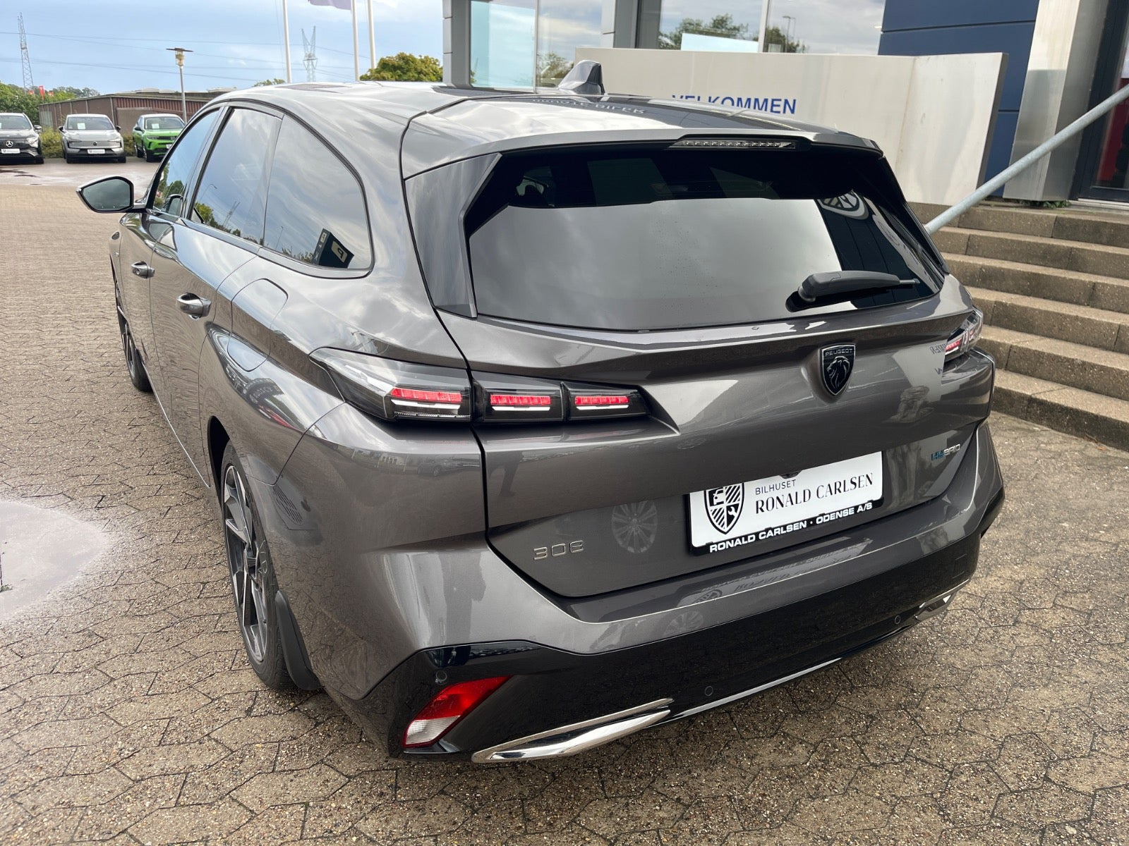 Grå Peugeot 308 fra 2022