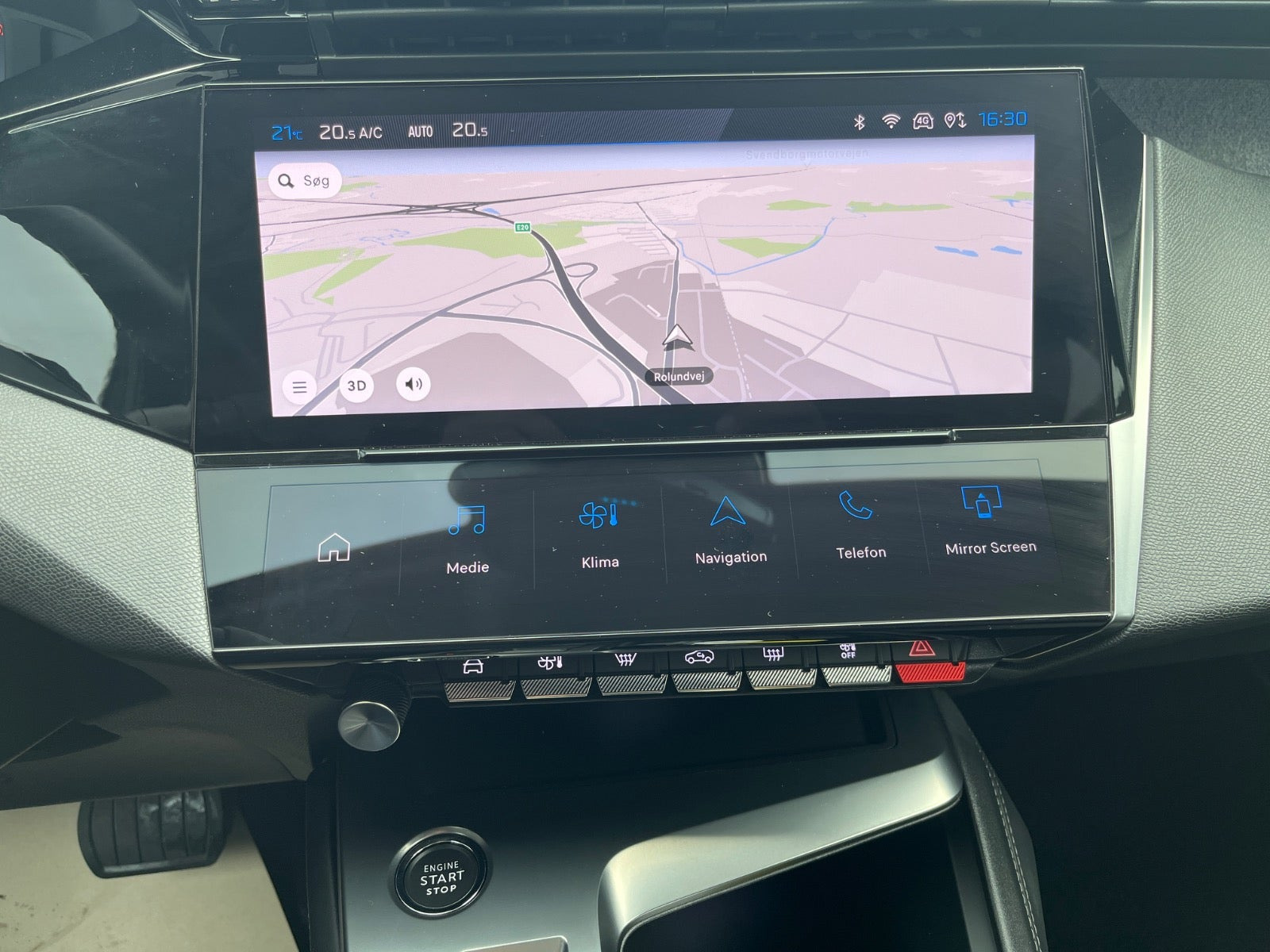 Grå Peugeot 308 fra 2022
