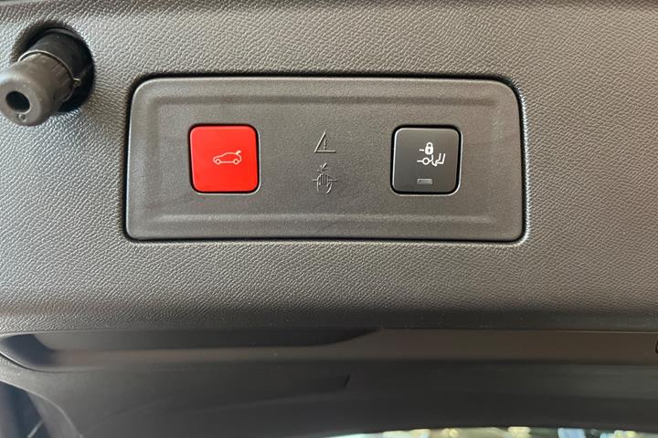 Blå Peugeot 508 fra 2021