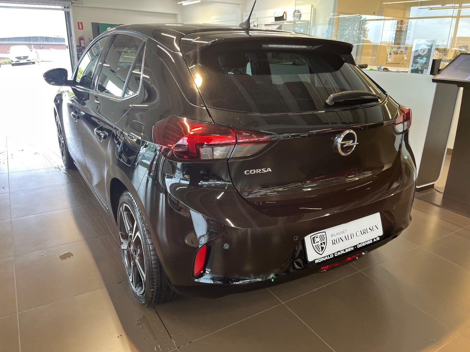 Sort Opel Corsa fra 2021