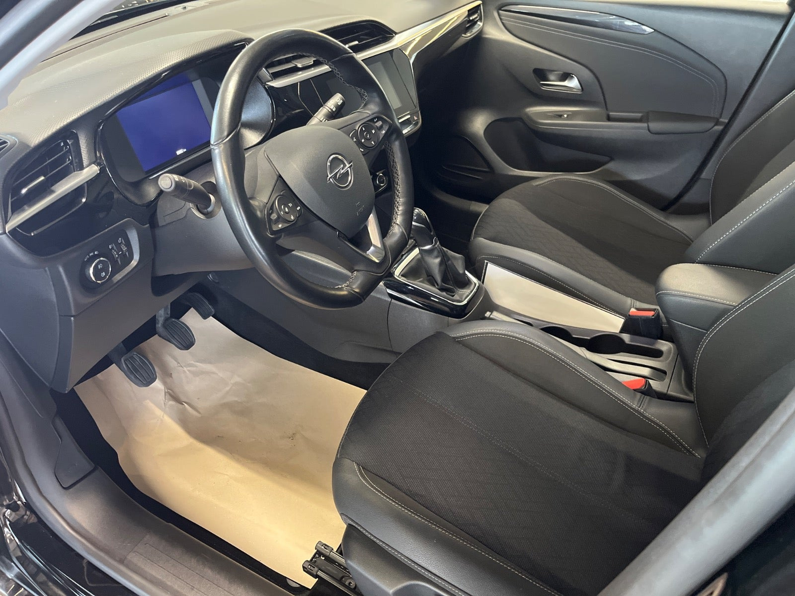 Sort Opel Corsa fra 2021
