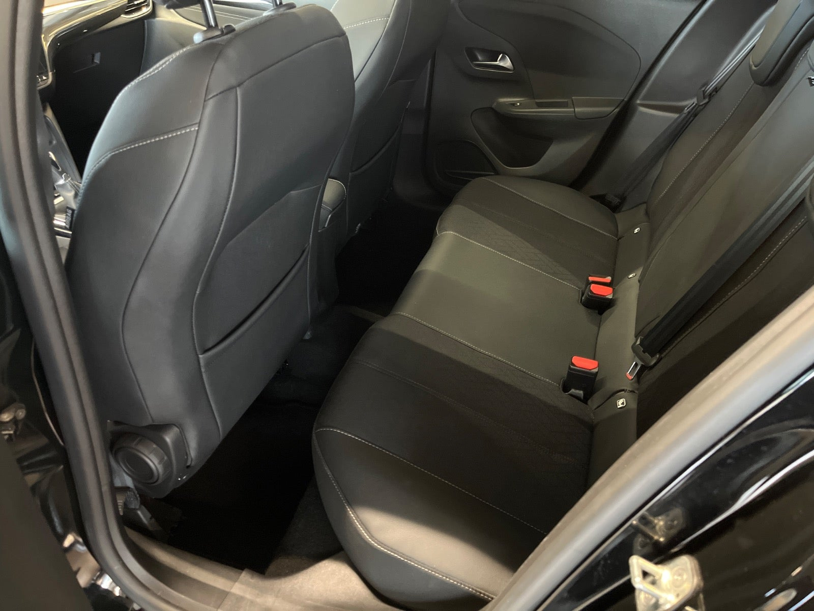 Sort Opel Corsa fra 2021