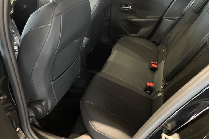 Sort Opel Corsa fra 2021