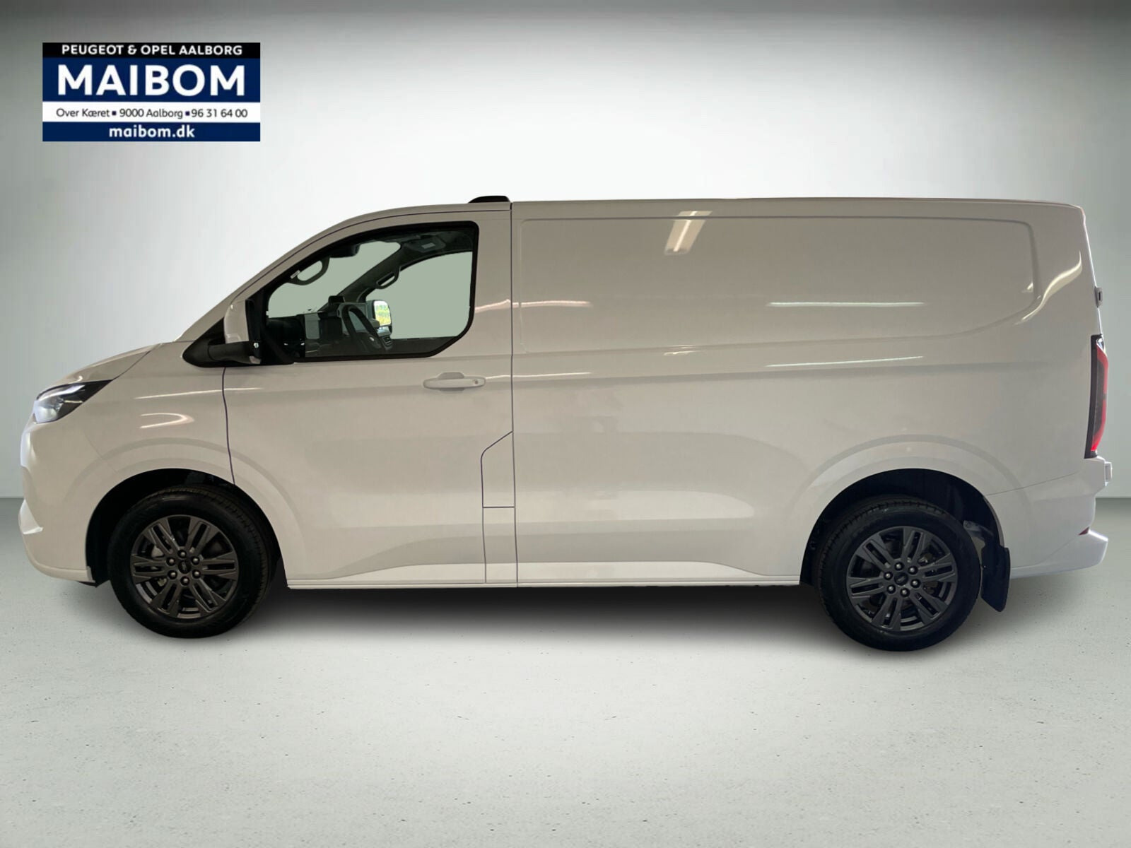 Hvid Ford E-Transit Custom 320 L1 fra 2026