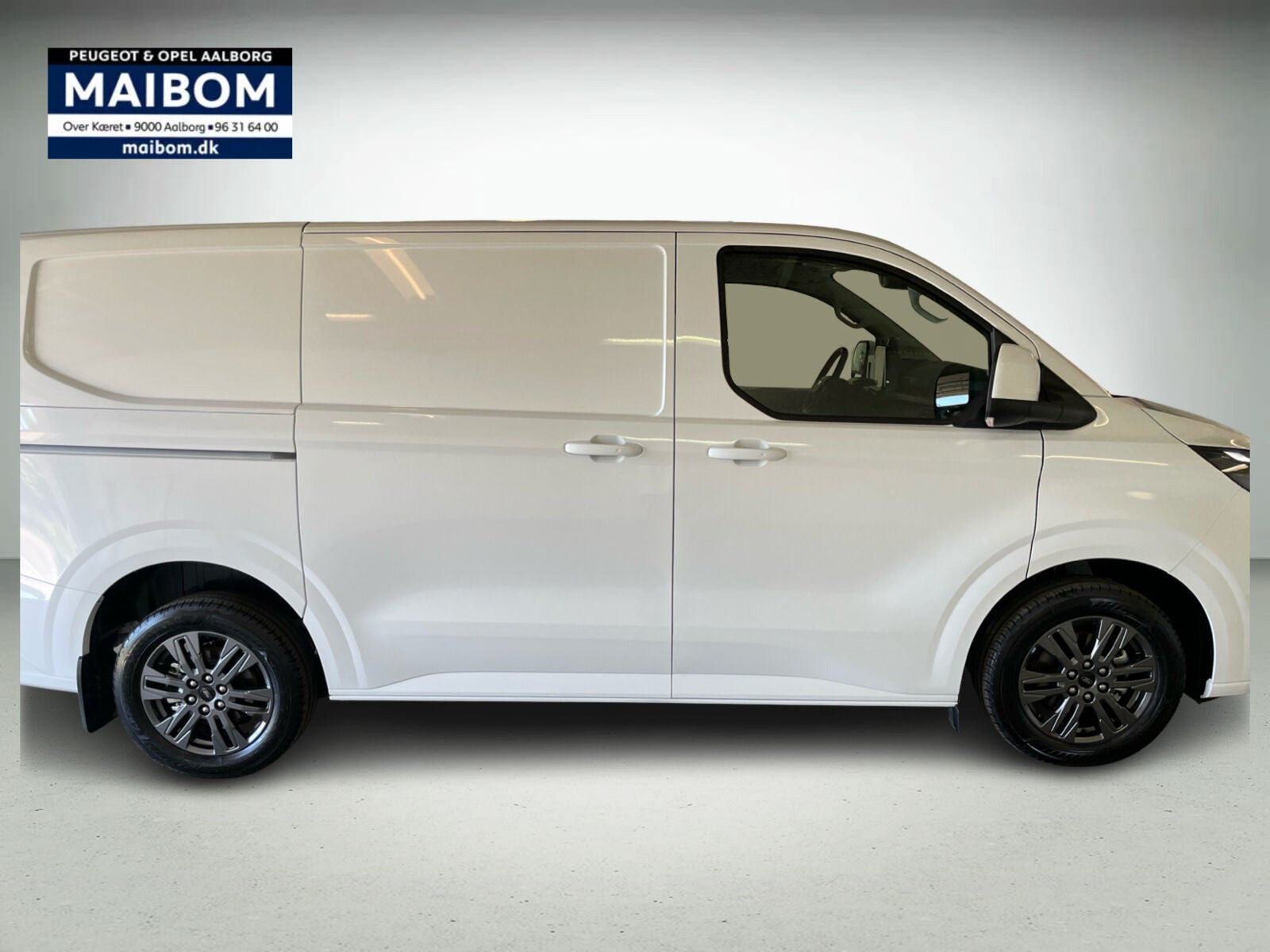 Hvid Ford E-Transit Custom 320 L1 fra 2026