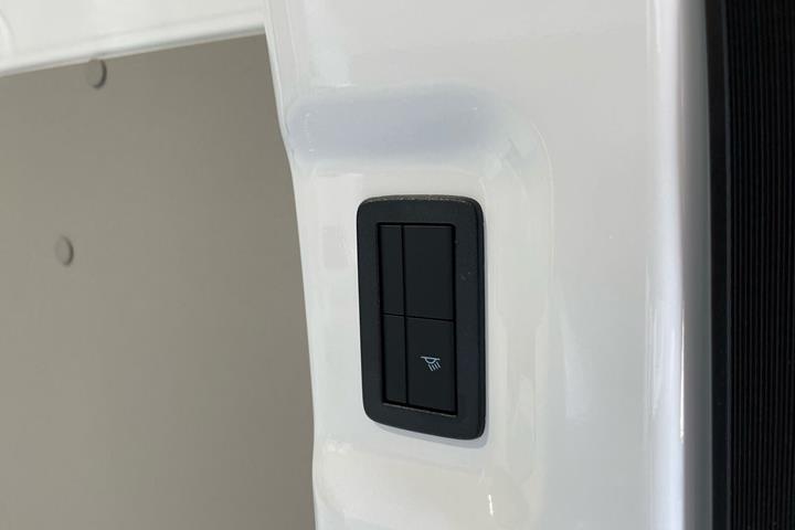 Hvid Ford E-Transit Custom 320 L1 fra 2026
