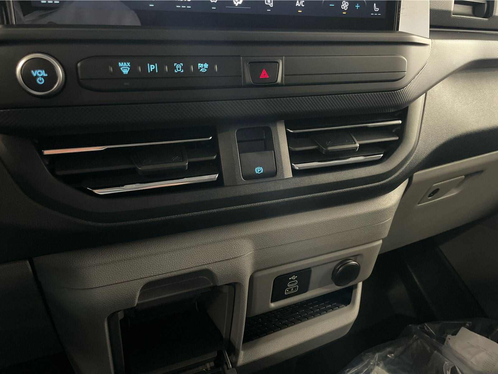 Hvid Ford E-Transit Custom 320 L1 fra 2026