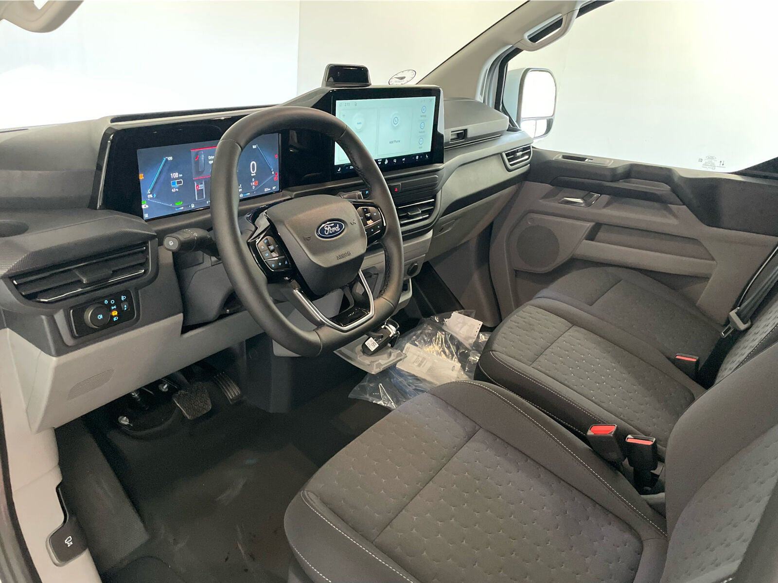 Hvid Ford E-Transit Custom 320 L1 fra 2026