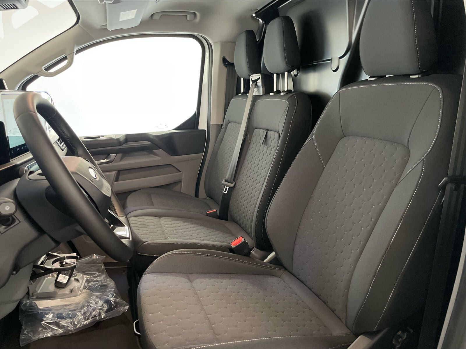 Hvid Ford E-Transit Custom 320 L1 fra 2026