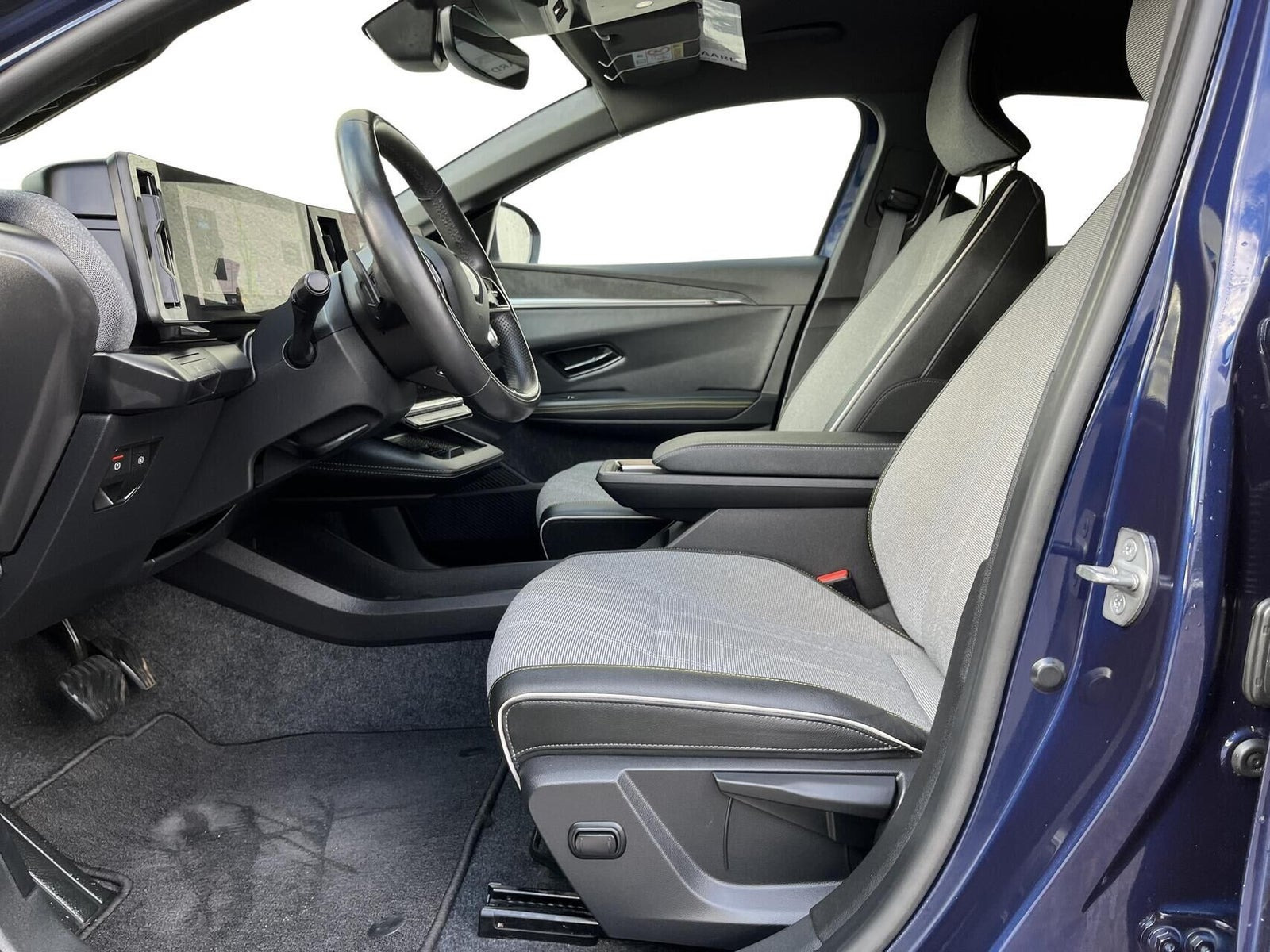 Blå Renault Megane E-Tech fra 2023