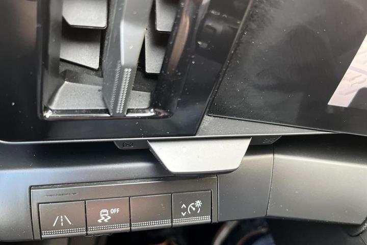 Blå Renault Megane E-Tech fra 2023