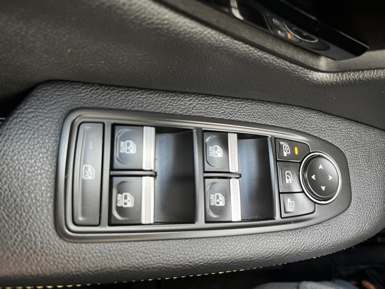 Blå Renault Megane E-Tech fra 2023
