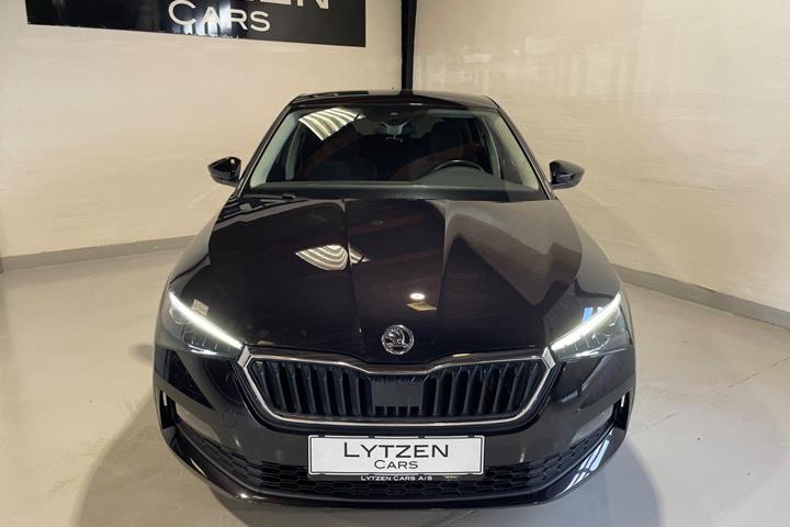 Sort Skoda Scala fra 2022
