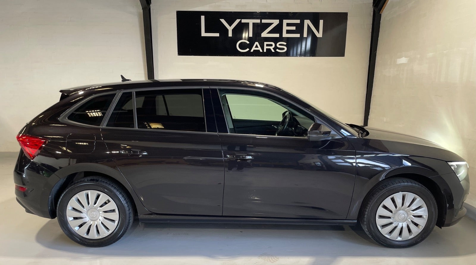 Sort Skoda Scala fra 2022