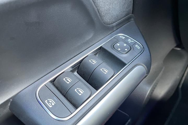 Sort Mercedes EQA250+ fra 2024