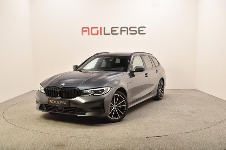Grå BMW 330e fra 2020 set udefra