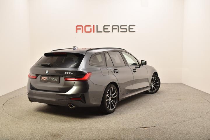 Grå BMW 330e fra 2020