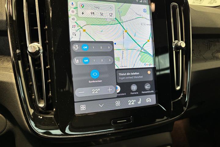 Blå Volvo XC40 fra 2024