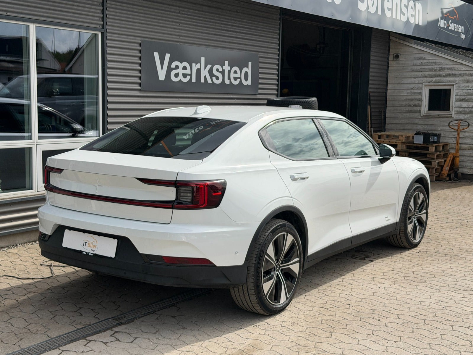 Hvid Polestar 2 fra 2024