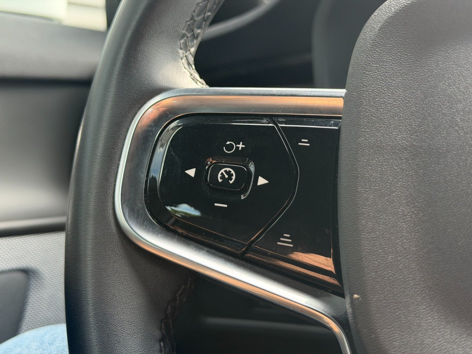 Hvid Polestar 2 fra 2024