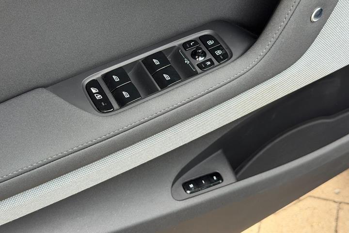 Hvid Polestar 2 fra 2024
