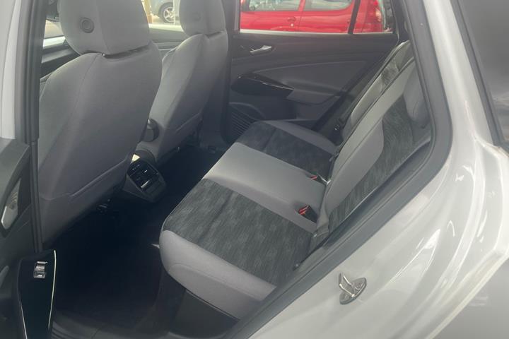 Hvid VW ID.4 fra 2023