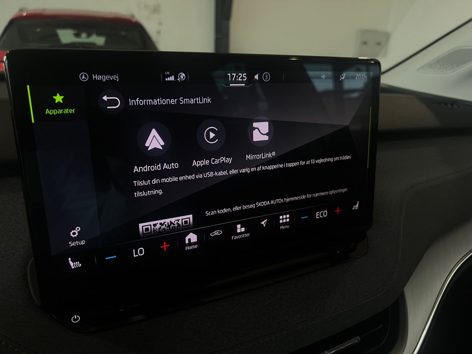 Hvid Skoda Enyaq fra 2023