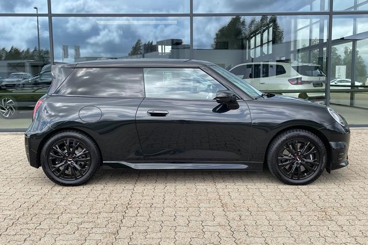 Sort Mini Cooper SE fra 2025