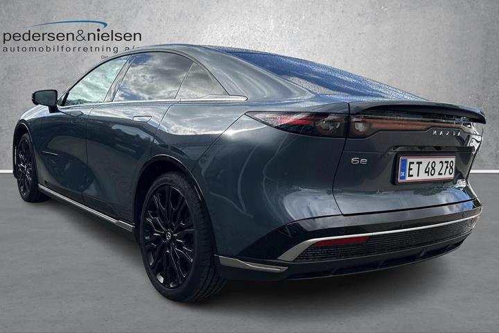 Grå Mazda 6e fra 2026